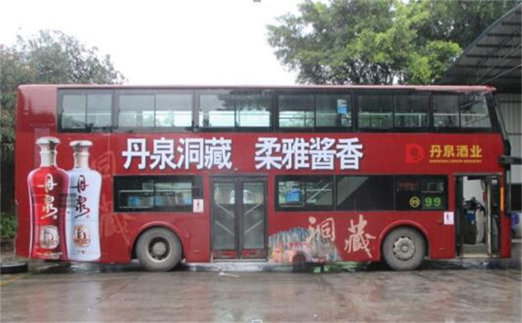 丹泉酒业-桂林公交车身广告实拍效果